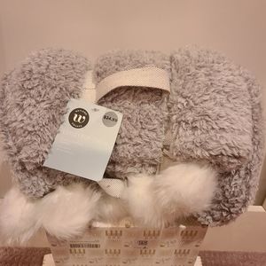 Luxury Pom Throw